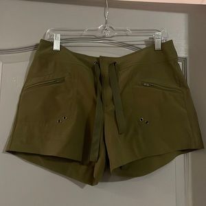 Women’s Athleta Shorts Size 6